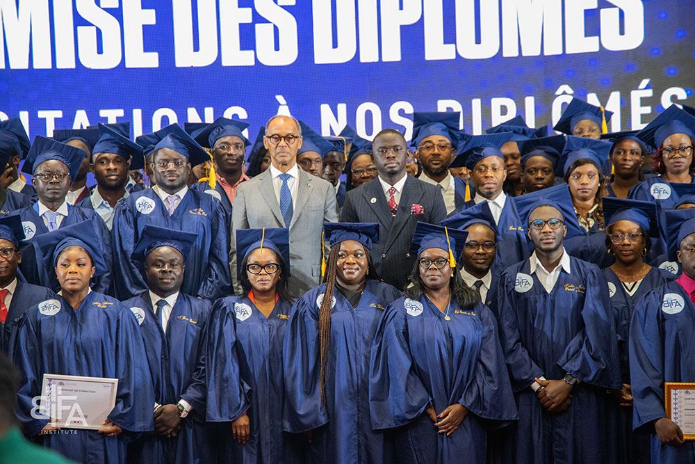 Les diplômés de la Promotion Thierry Tanoh lors de la remise des diplômes, le 12 septembre 2026